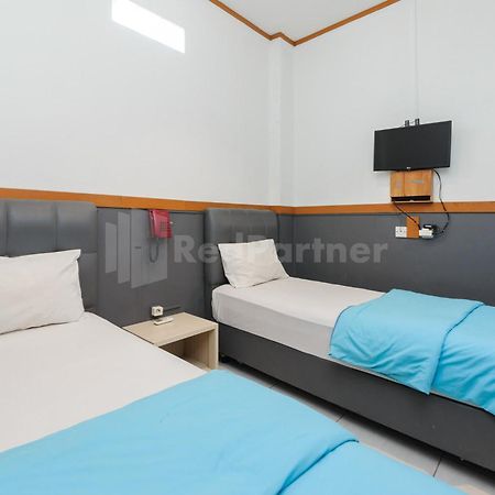 Ian Hotel Jaksa Mitra Reddoorz Джакарта Екстериор снимка