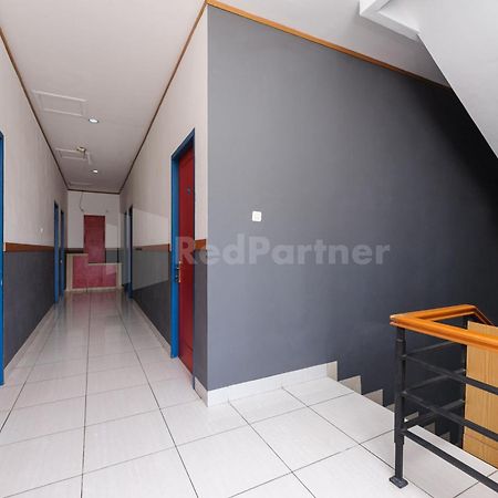 Ian Hotel Jaksa Mitra Reddoorz Джакарта Екстериор снимка