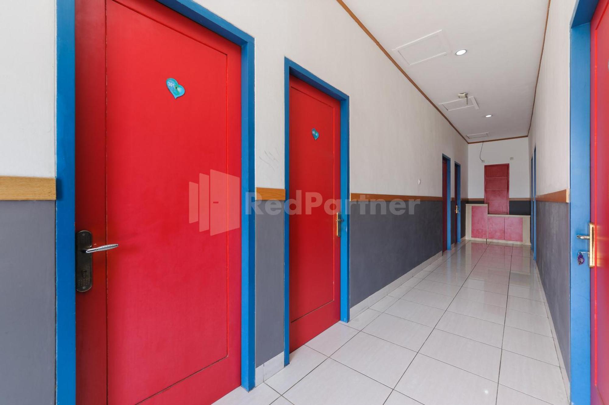 Ian Hotel Jaksa Mitra Reddoorz Джакарта Екстериор снимка