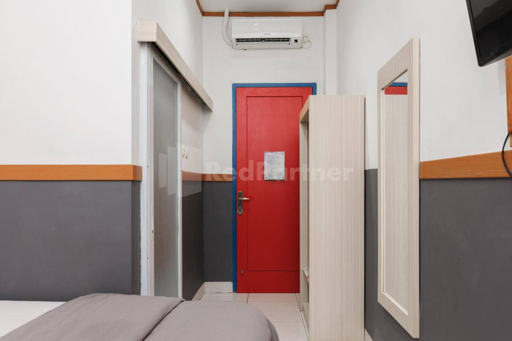 Ian Hotel Jaksa Mitra Reddoorz Джакарта Екстериор снимка