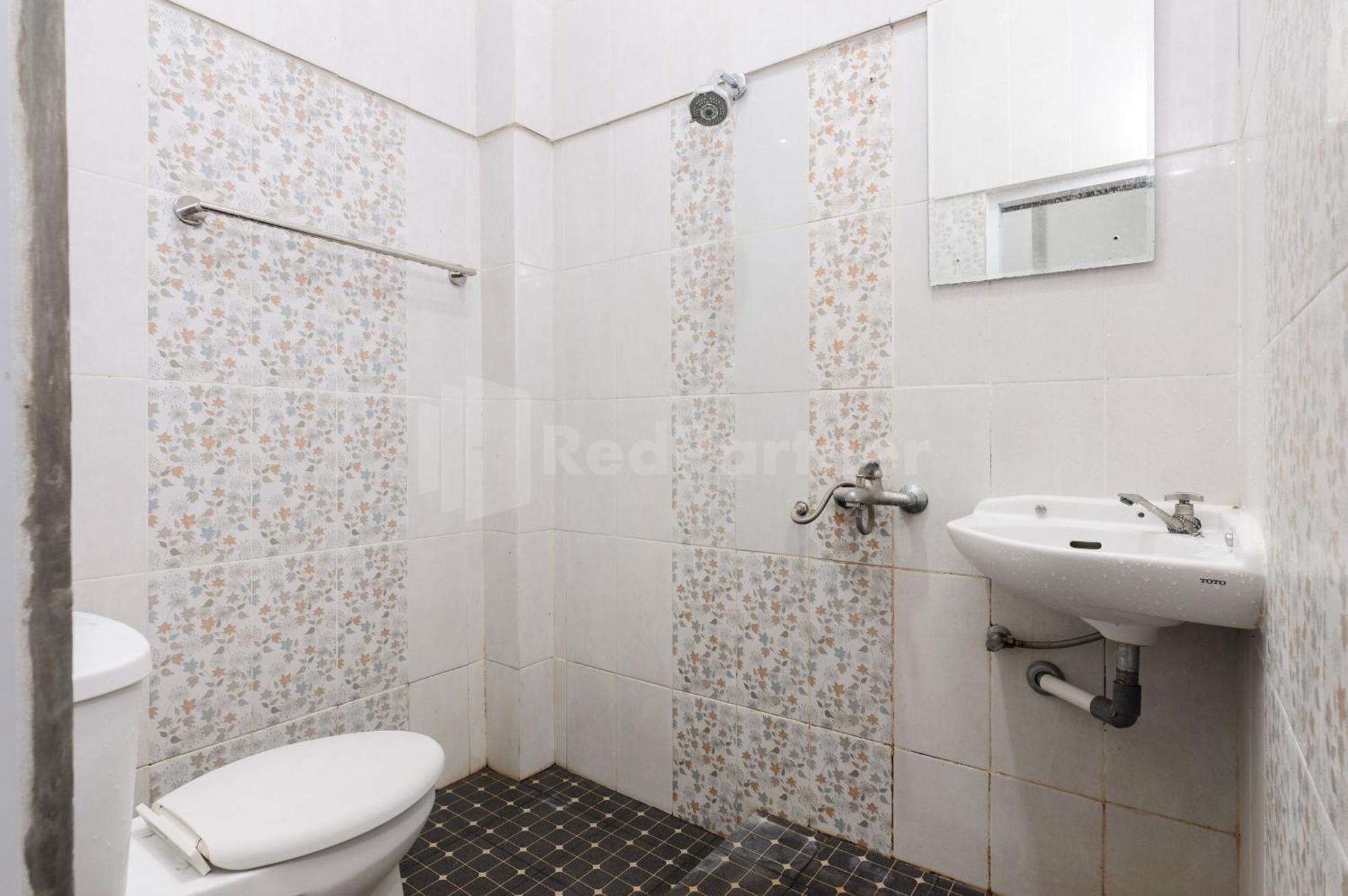 Ian Hotel Jaksa Mitra Reddoorz Джакарта Екстериор снимка