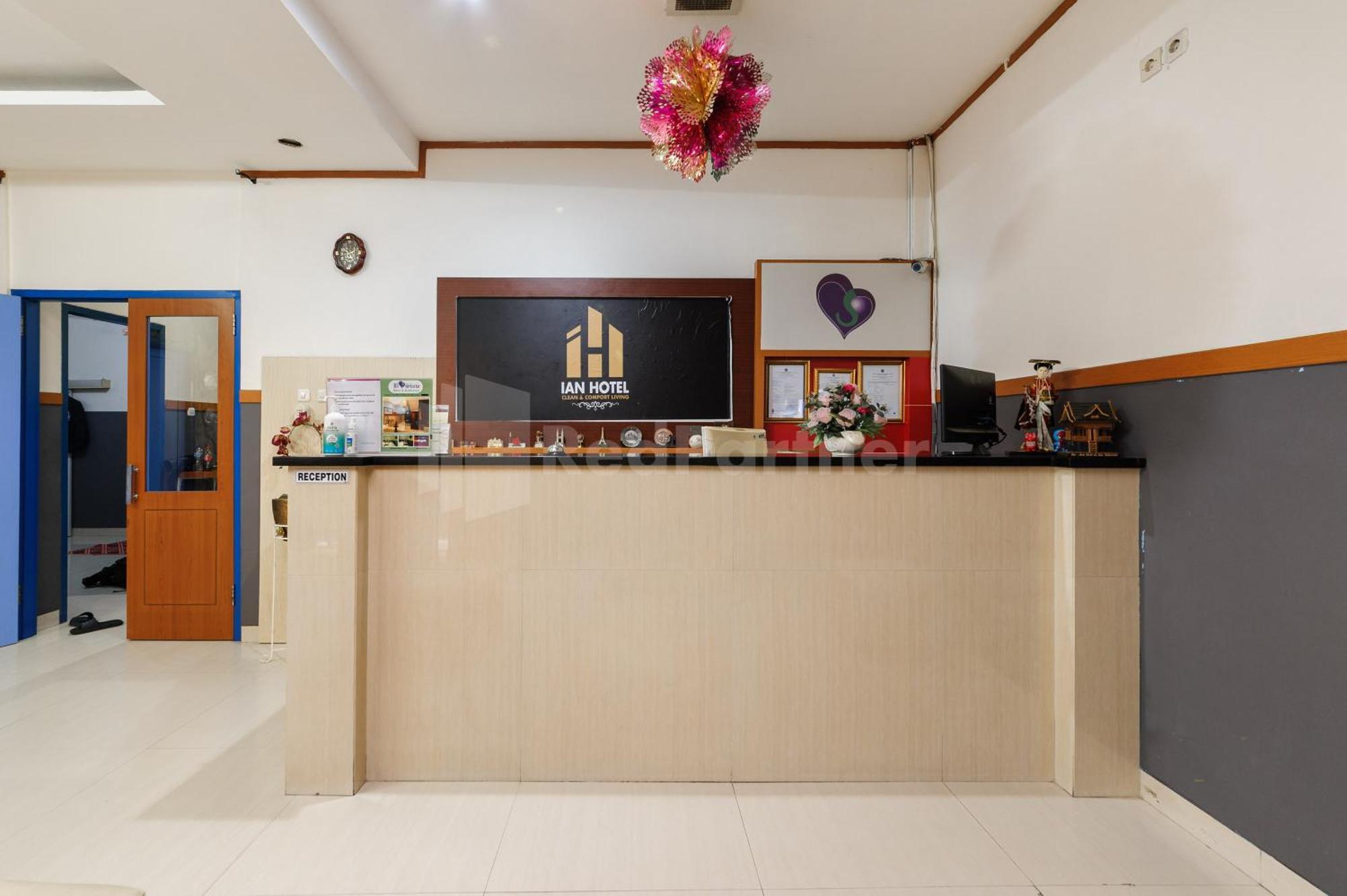 Ian Hotel Jaksa Mitra Reddoorz Джакарта Екстериор снимка