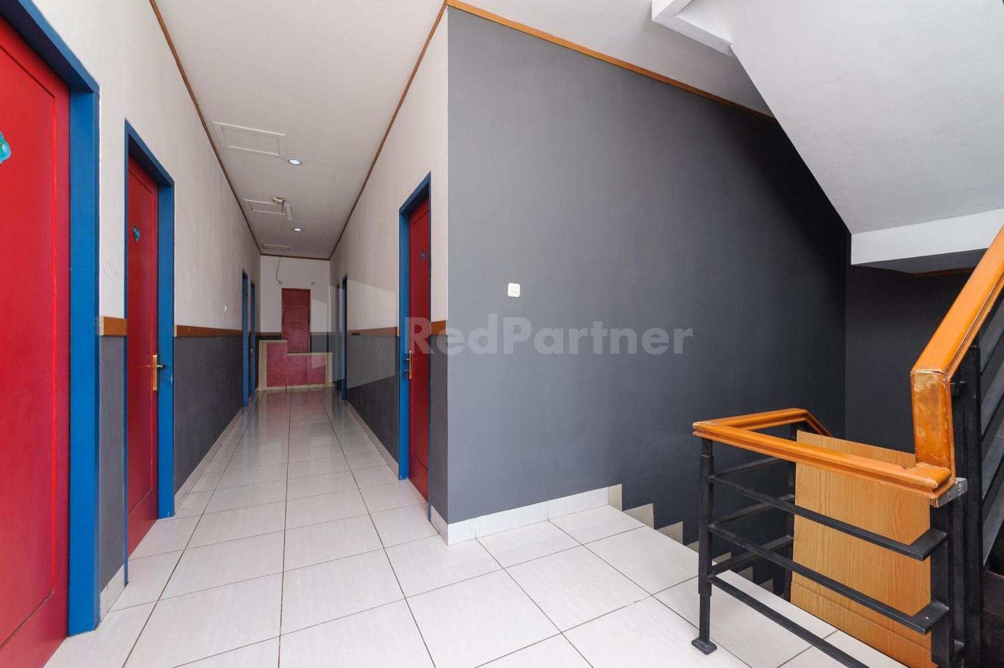 Ian Hotel Jaksa Mitra Reddoorz Джакарта Екстериор снимка