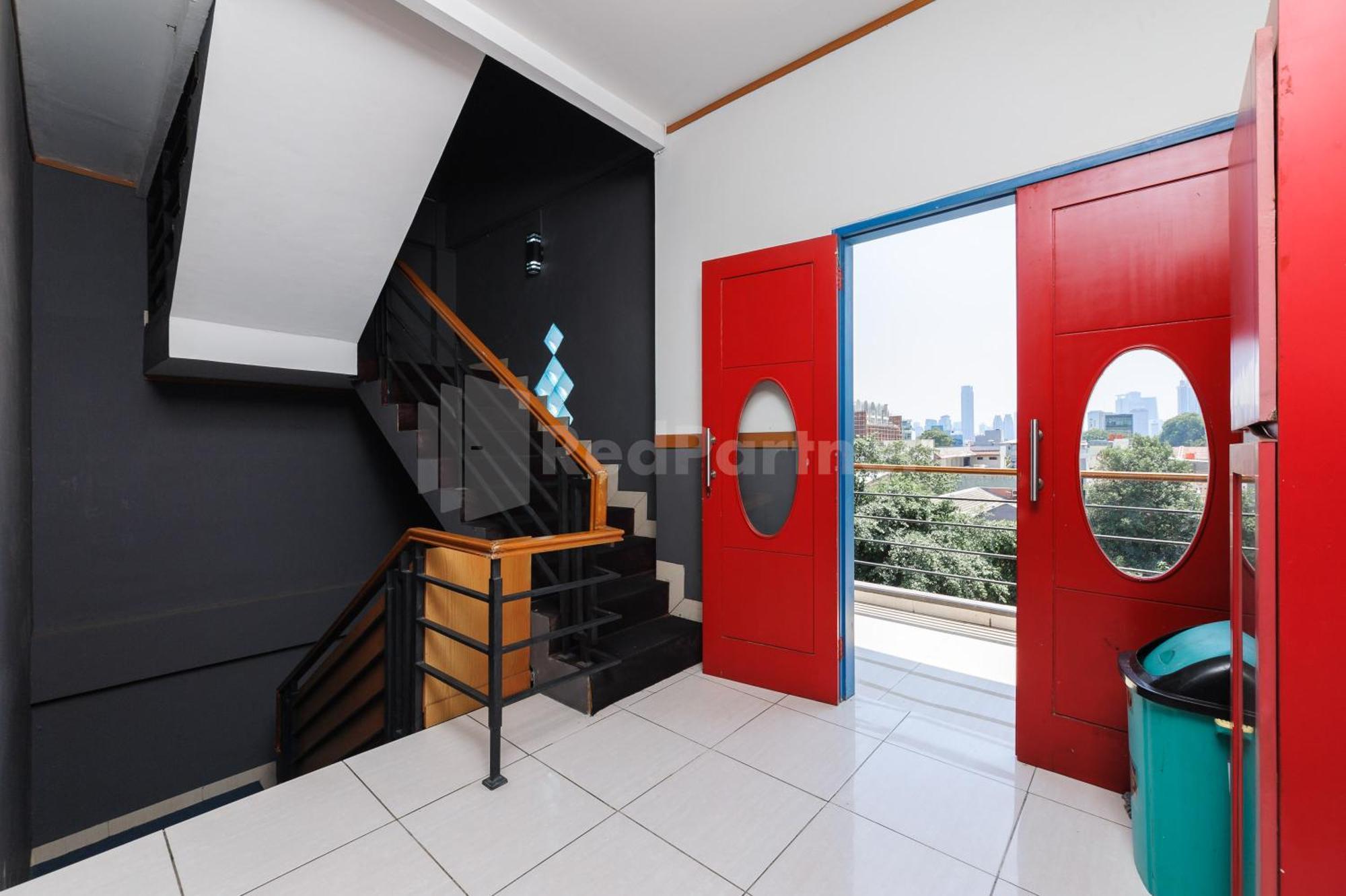 Ian Hotel Jaksa Mitra Reddoorz Джакарта Екстериор снимка