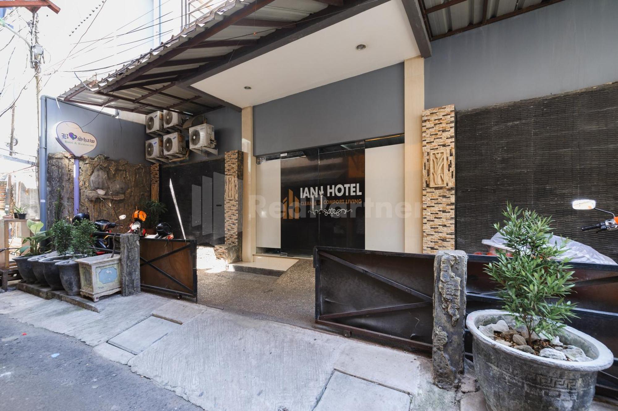 Ian Hotel Jaksa Mitra Reddoorz Джакарта Екстериор снимка