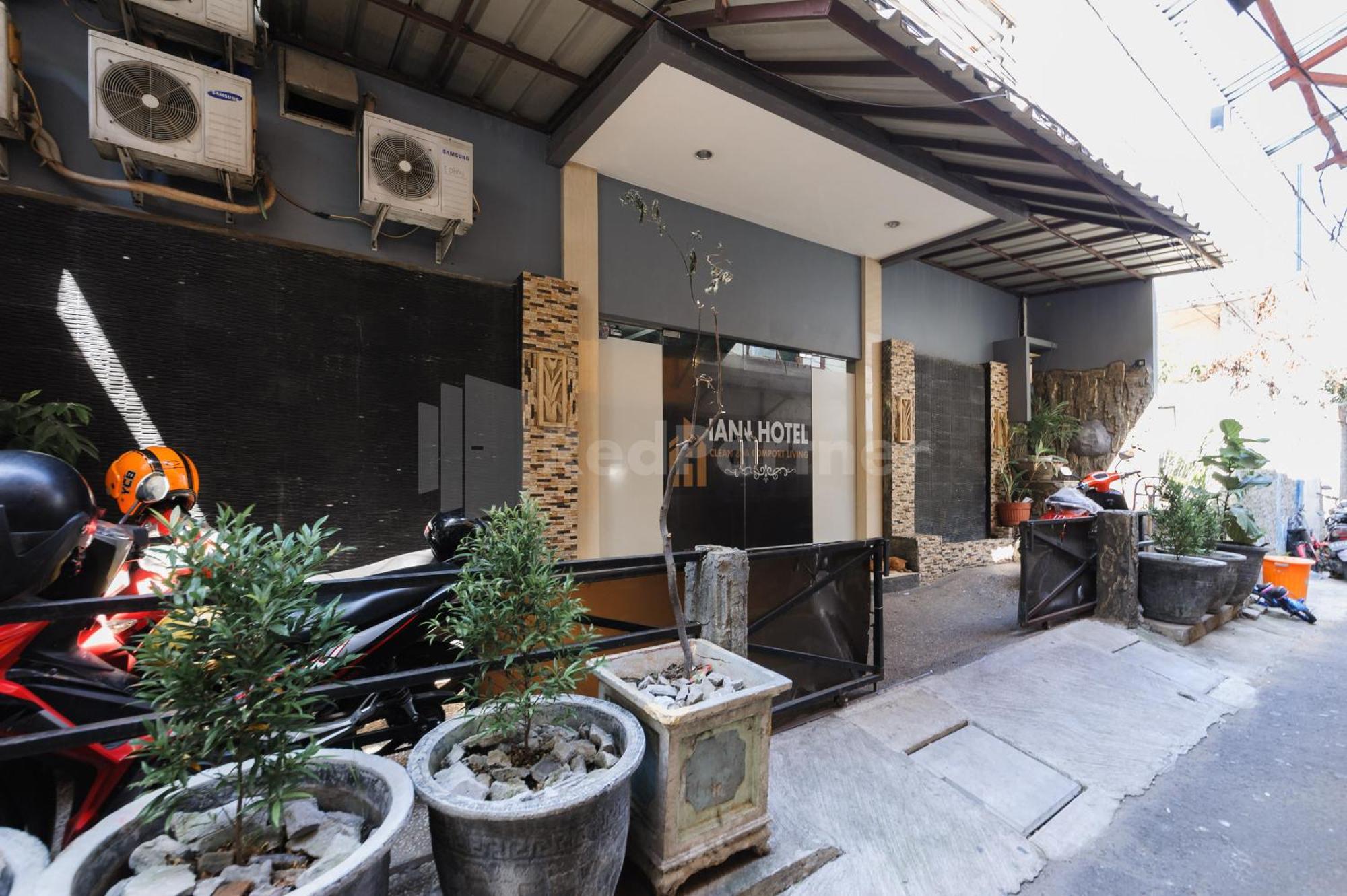 Ian Hotel Jaksa Mitra Reddoorz Джакарта Екстериор снимка