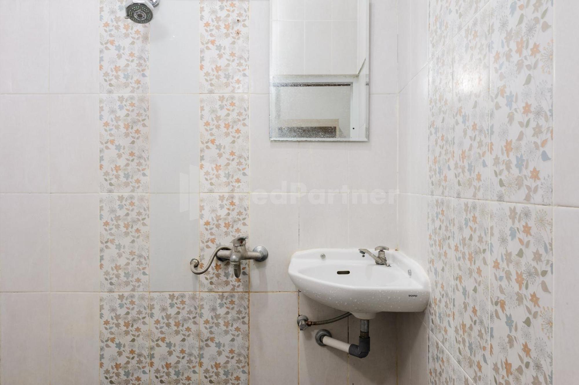 Ian Hotel Jaksa Mitra Reddoorz Джакарта Екстериор снимка
